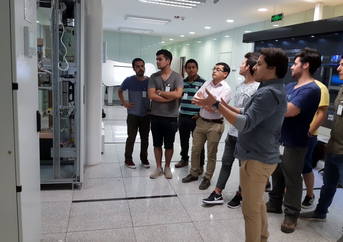 ABBUniversityCL's tweet photo. La semana pasada los estudiantes de @usach  4to año Ingeniería Eléctrica en Ejecución mención Potencia acompañados por su profesor Rodrigo Agurto visitaron @ABBUniversityCL https://t.co/mSNmZ4Qnvy