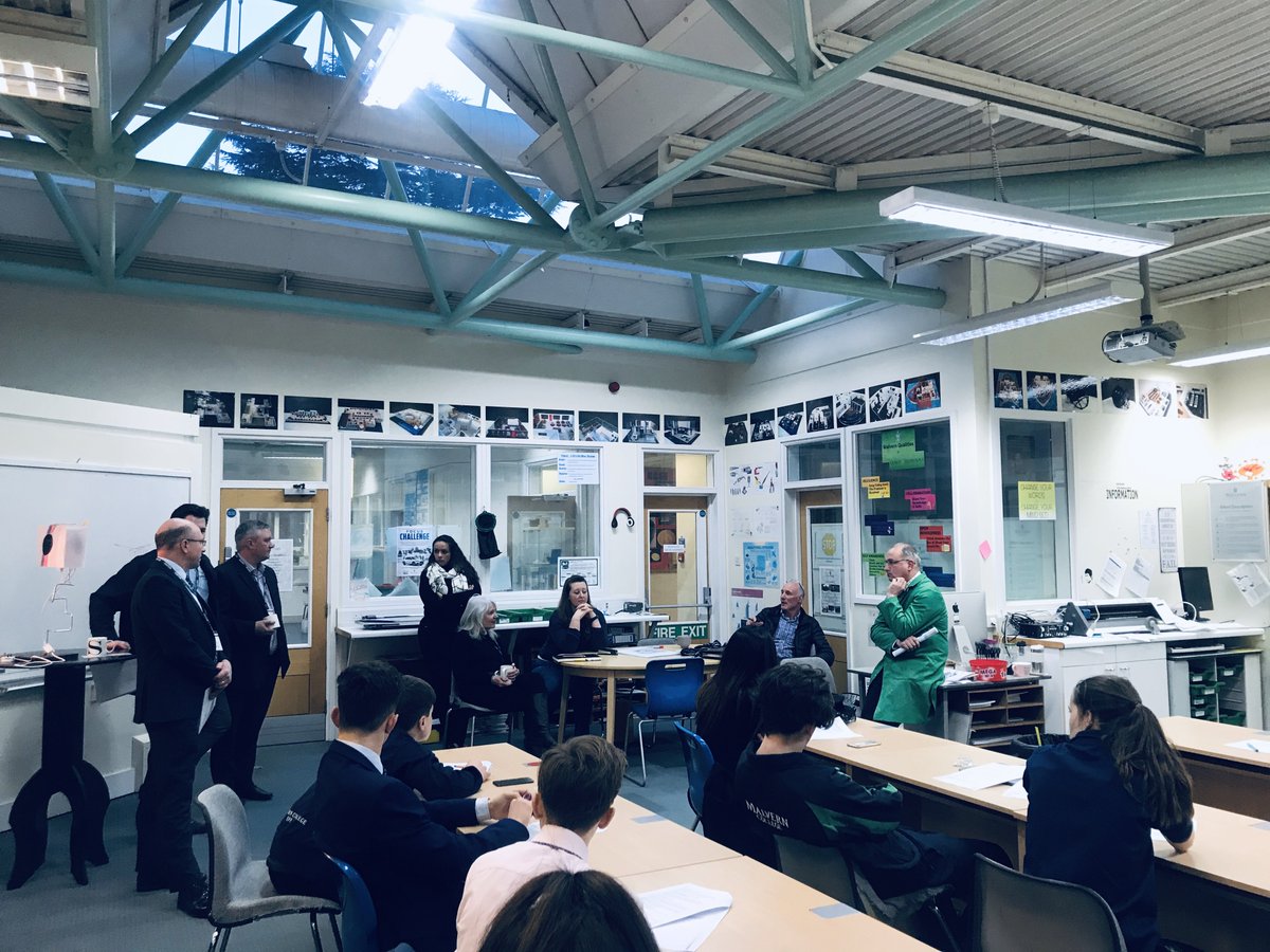 malverncollege's tweet photo. Hills Ford have invited our pupils to make a new #advert for their latest model of car the #fordactive. Briefing our pupils through the #focuschallenge creative brief.
@Ford @Hills_Ford https://t.co/aJqkR1Dm5r
