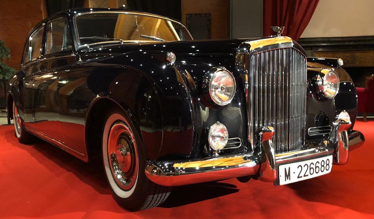 rrecltd's tweet photo. Each month there is a meeting of classic and unique cars in Chanoe, promoted by the Chanoe Garage Club. Thanks again to Mac T for sharing these photos with us, what a great way to while away a Sunday afternoon! 

#rrec #rollsroyce #chanoe #clasicosenchanoe https://t.co/QAxu7Rrucf