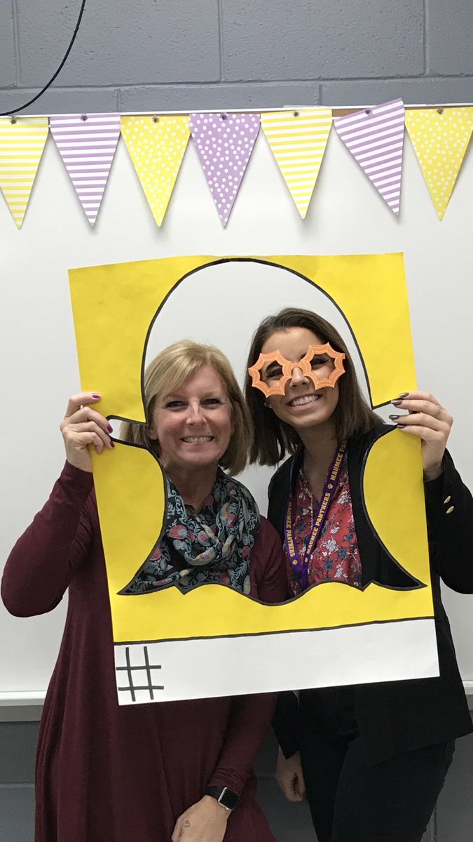 MaureenBruno's tweet photo. Reading an article on the pros and cons of snap chat... Having fun w it MHS style! #wermaumee https://t.co/2xcrYUexKP
