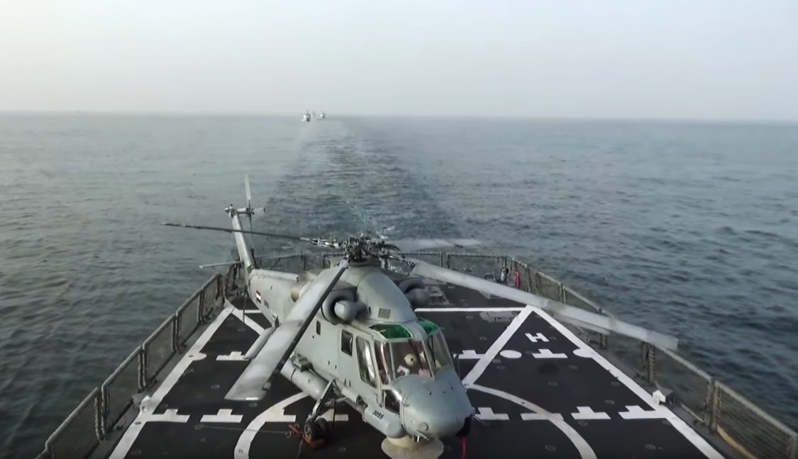 Mansourtalk's tweet photo. #EAF @kaman SH-2G Super Seasprite & #RBNF Bo-105C during the last phase of the Joint #Egyptian - #Bahraini Air and Naval Exercise #Hamad3 https://t.co/iSWisZcALF