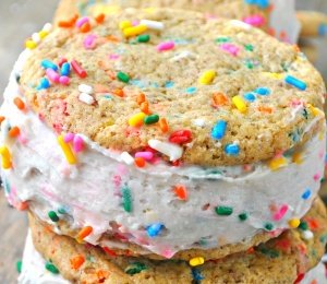 farriersbnb's tweet photo. Vegan Birthday Cake Ice Cream Sandwiches https://t.co/g0jrSBJz3X https://t.co/qBE78SoHt6