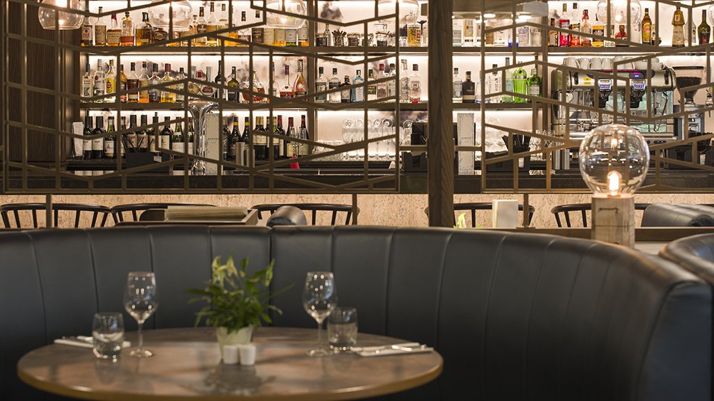 DoubleTreeChest's tweet photo. Love is in the air! โค๏ธThe Garden Room restaurant makes the perfect date spot this #ValentinesDay, will you be joining us? ๐ #dateplans https://t.co/l9qRywkiqh
