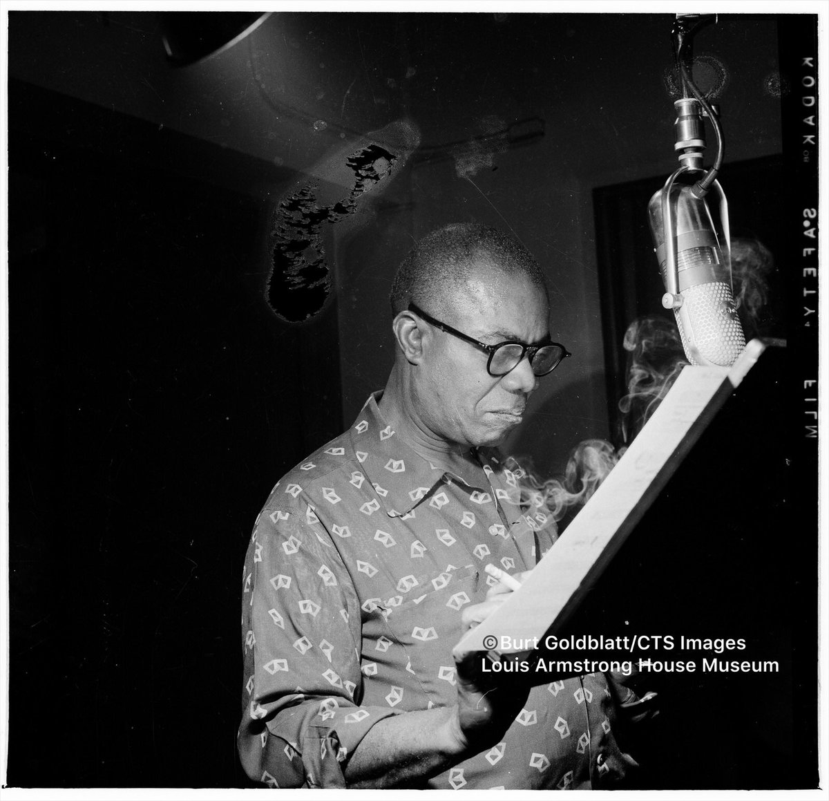 ArmstrongHouse's tweet photo. The negatives of these Burt Goldblatt photos of Louis Armstrong—taken at a Decca session on this date in 1957—are imperfect but we think the images are still quite beautiful. #louisarmstrong #burtgoldblatt #lahmdigitization #dailypops https://t.co/OyxOF1nDnF