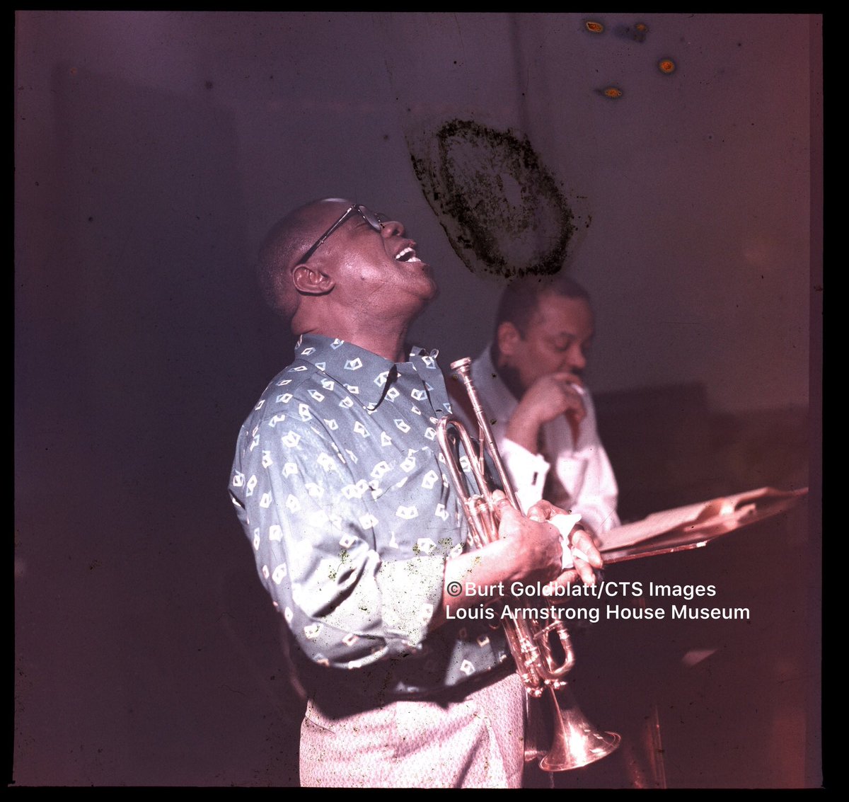 ArmstrongHouse's tweet photo. The negatives of these Burt Goldblatt photos of Louis Armstrong—taken at a Decca session on this date in 1957—are imperfect but we think the images are still quite beautiful. #louisarmstrong #burtgoldblatt #lahmdigitization #dailypops https://t.co/OyxOF1nDnF