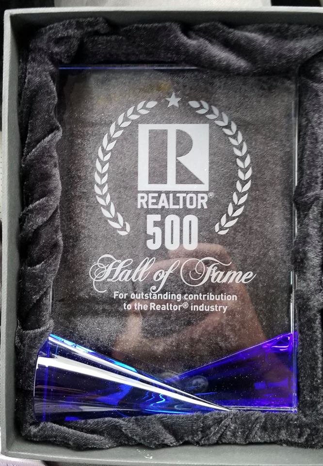 Utah_Sold_Team's tweet photo. This past year was an exciting journey for me and my business, but experiences like this make me realize why I'm doing it.
I can now see all the hard work is beginning to pay off! This year will only be bigger!
#utahrealestate #movetoutah #househunting #newyear #realestateagent https://t.co/lZSPrCuTu8