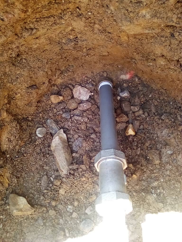 Hoy #28Ene parte del equipo de infraestructura, en respuesta a la solicitud realizada por nuestros vecinos de #LaBonita,  Res. Avilautana; atendió avería de tubería de aguas servidas, donde se procedió a su reemplazo.