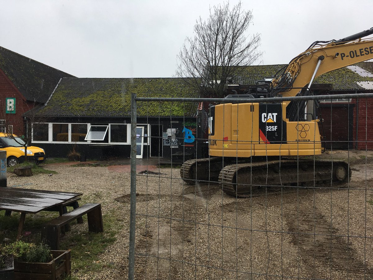 whatyoudigfor's tweet photo. #BulldozerDag #InstitutForX #Aarhus #Godsbanen https://t.co/tAN2Z9criV