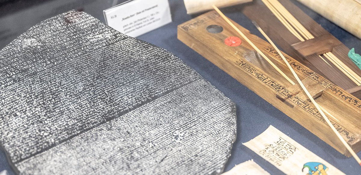 uni_mainz's tweet image. Wissenschaftler von #UniMainz und @TUDarmstadt schließen Lücke in der Forschung: Erstmals werden Kursivschriften der Pharaonenzeit digital erschlossen, um sie anschließend umfassend untersuchen zu können magazin.uni-mainz.de/9911_DEU_HTML.… #Aegyptologie #Pharaonen