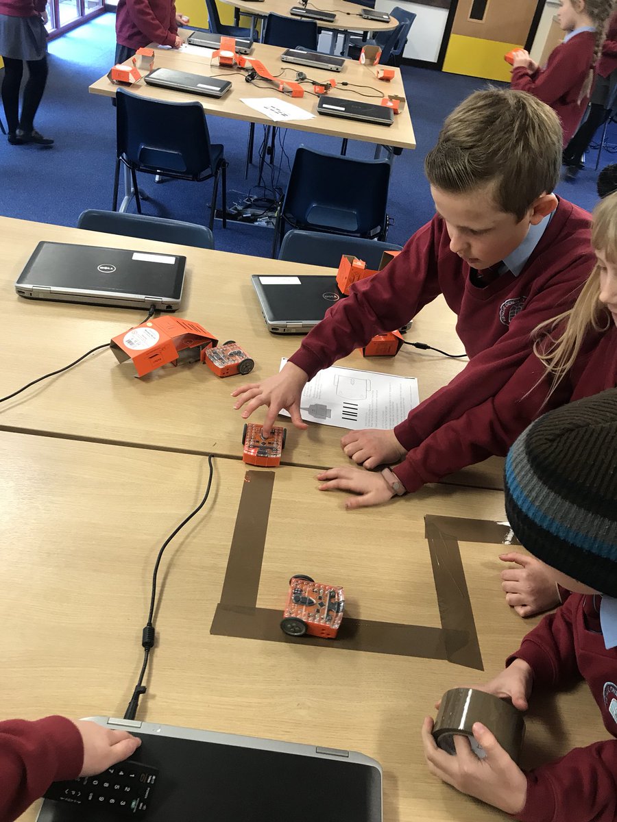 Mrs Harris tweet media