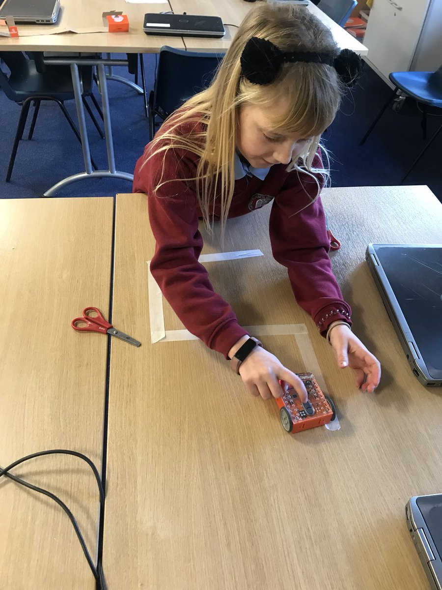 Mrs Harris tweet media