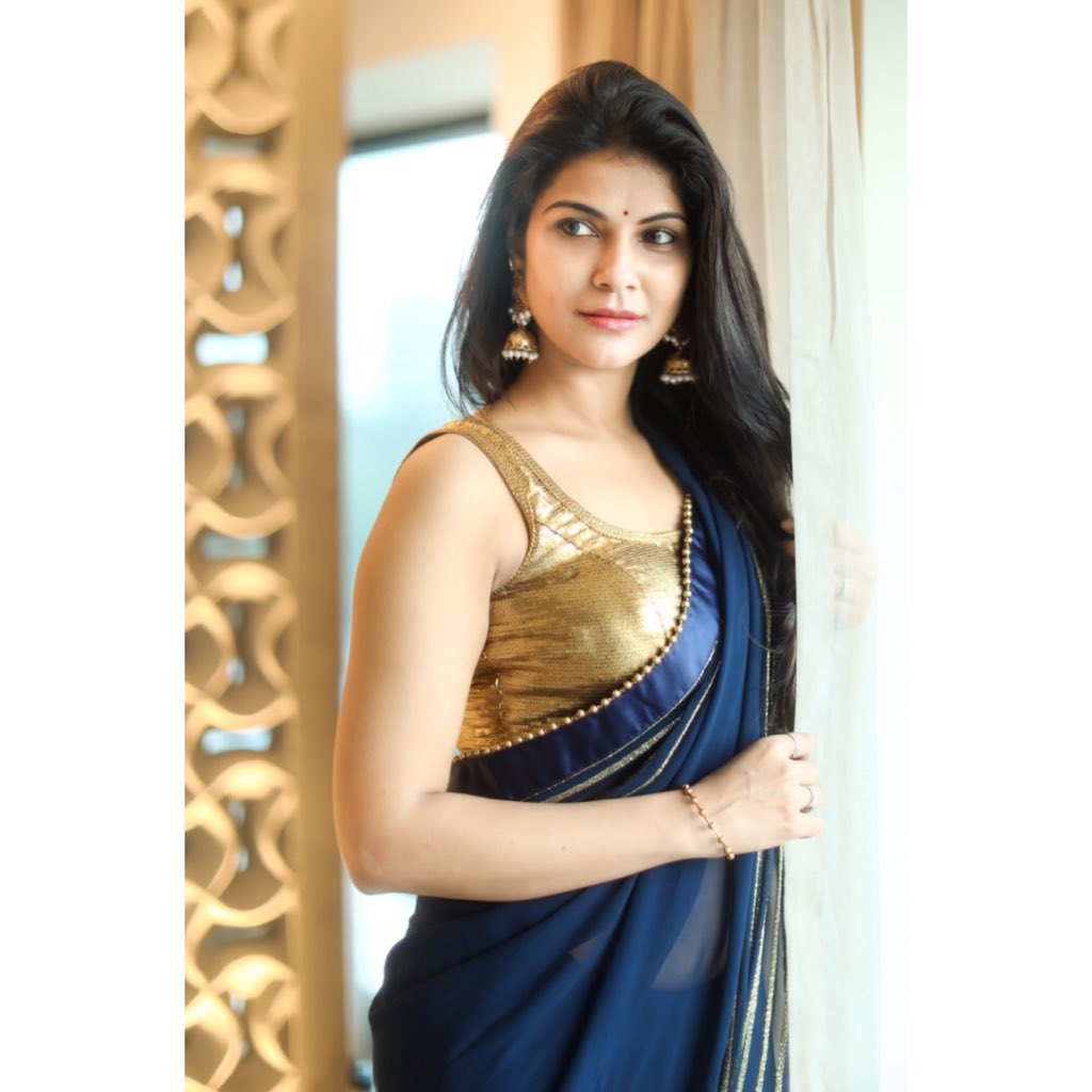 camsenthil's tweet photo. Her smile makes her more gorgeous and wonderful #ManishaShree @manishaa_shree https://t.co/i5K1EBAsaZ