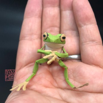 お いお茶 のダンボールが 切り折り紙 のカエルに生まれ変わる おたくま経済新聞