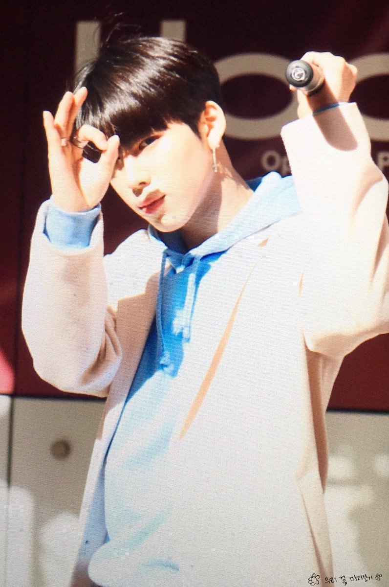 HagioverFlower's tweet photo. [프리뷰] 190127 오사카 #타겟 #TARGET #ターゲット #바운 #バウン @target7official @TARGET7_K https://t.co/D6W3LuLt15