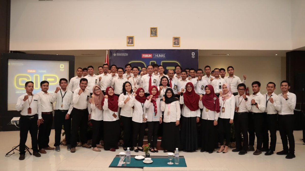 pajakslttggomlt's tweet photo. Dengan adanya acara ini, diharapkan dapat meningkatkan efektifitas kegiatan penyuluhan dan penggalian potensi dalam mengamankan penerimaan negara di tahun 2019
#servicesquad
#pajakkitauntukkita
#pajakfortorangsamua https://t.co/Ohqciz4IqD