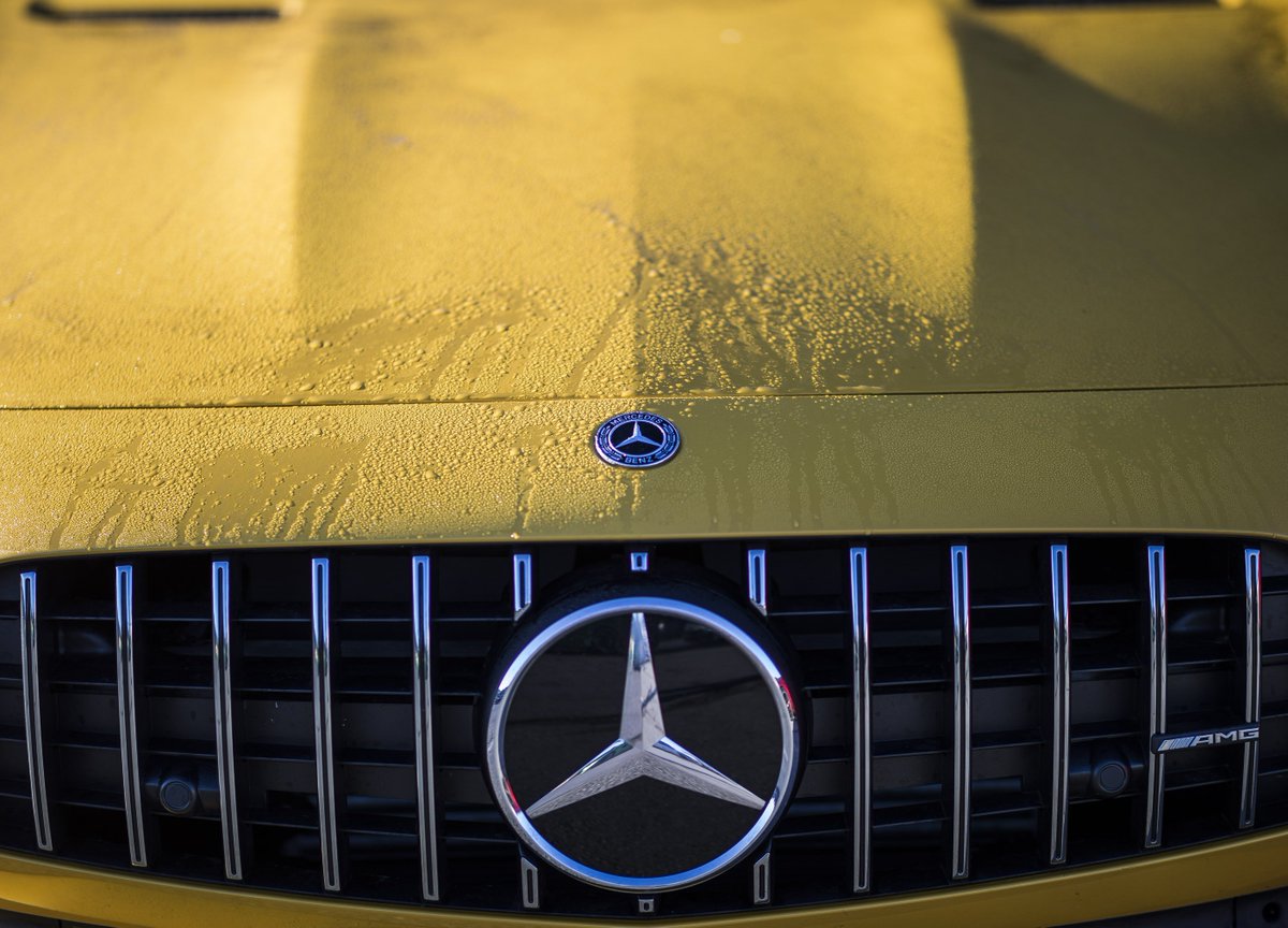 AMGExperienceUS's tweet photo. Warm up your #MercedesMonday with some #solarbeamyellow! https://t.co/zUSU0URybW