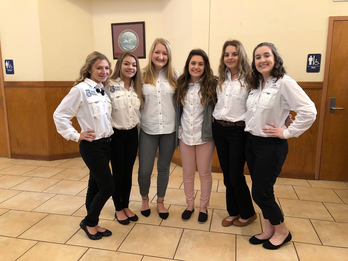 middleburgffa's tweet photo. This weekend a few of our officers took the trip to Haines City for the 360° and 212° conference! #212virtues #360vision #justoneffa #activatemhsffa l https://t.co/bxnZHyRsIG