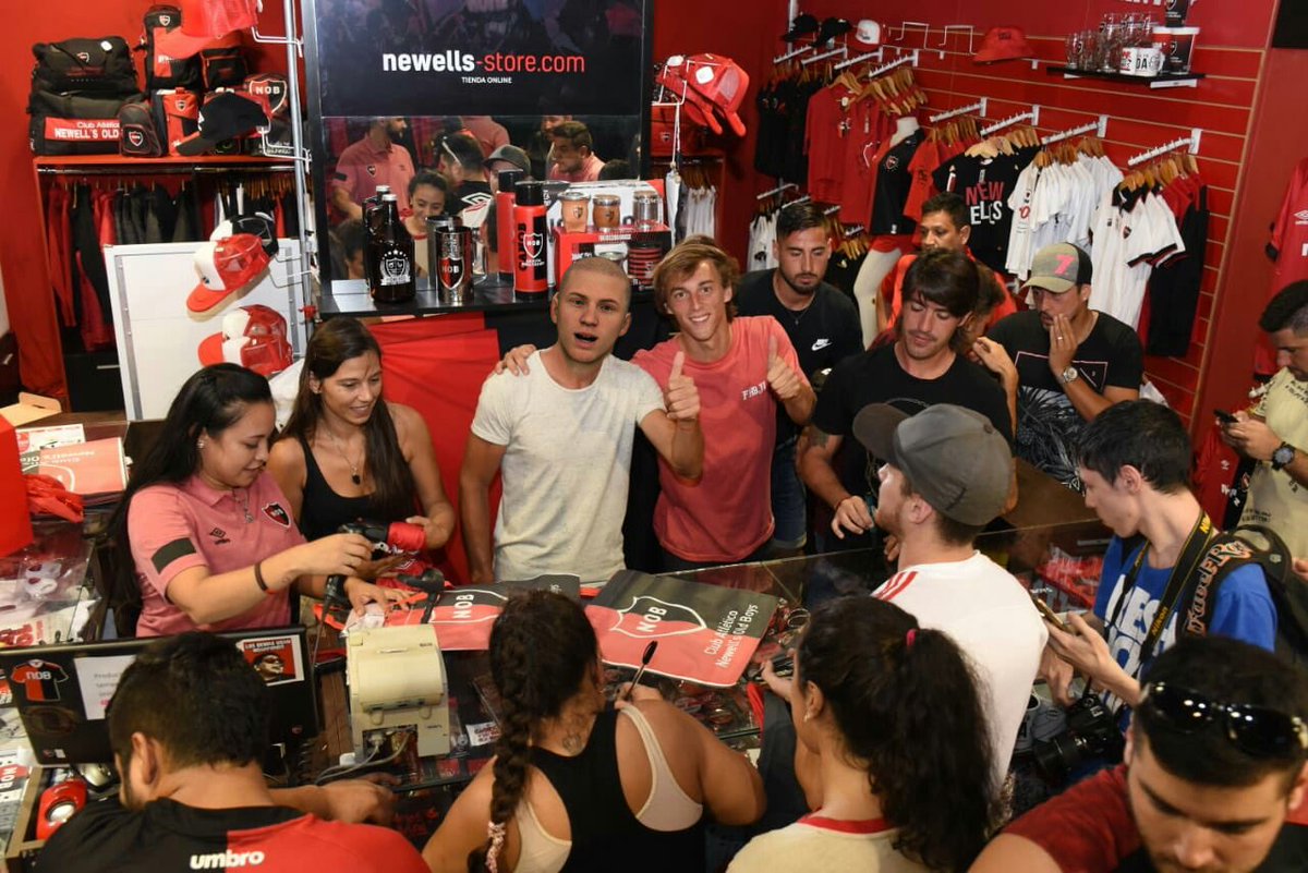 Muchísimas gracias al club por organizar esta despedida que  involucraba familiares, hinchas y amigos, nunca los voy a olvidar y tarde o temprano nos volveremos a cruzar, hoy les digo adiós, gracias por todo 🔴⚫
