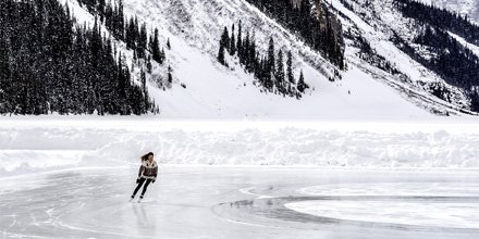 DePuzzelmaker's tweet image. #VaagVerbandVraagVanVandaag

Op #30januari 1820 ontdekt Edward Bransfield Antarctica. Wie was de eerste schaatser die met een strak schaatspak uit één stuk op het ijs verscheen?

#vraagverband #vaagverband #Antarctica #ijskap #schaatspak