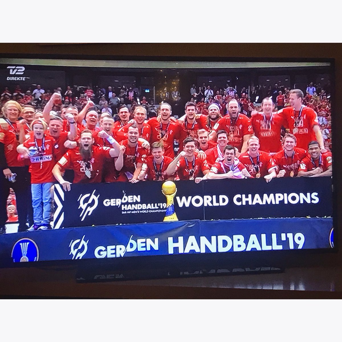12Natascha's tweet photo. #vmtv2dk  Tillykke 🥇🏆🇩🇰❤️ https://t.co/or0hUSD7mf