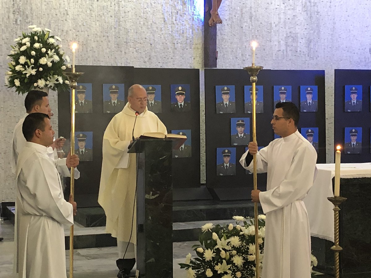 EscuelaDCadetes's tweet photo. #AEstaHora en santa misa encomendamos al todo poderoso, a nuestros cadetes fallecidos, fortaleza a sus familias. 🙏 https://t.co/eBYiCiP7zw