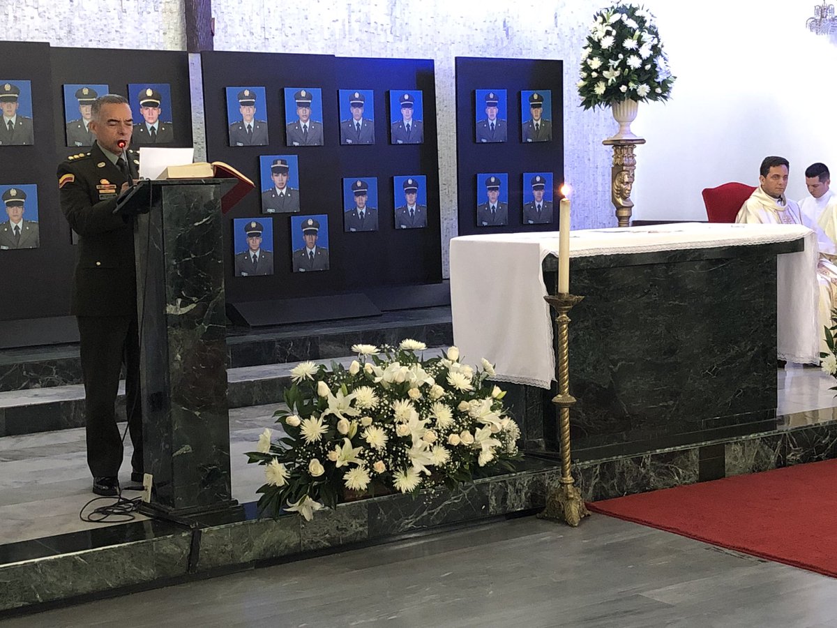 EscuelaDCadetes's tweet photo. #AEstaHora en santa misa encomendamos al todo poderoso, a nuestros cadetes fallecidos, fortaleza a sus familias. 🙏 https://t.co/eBYiCiP7zw