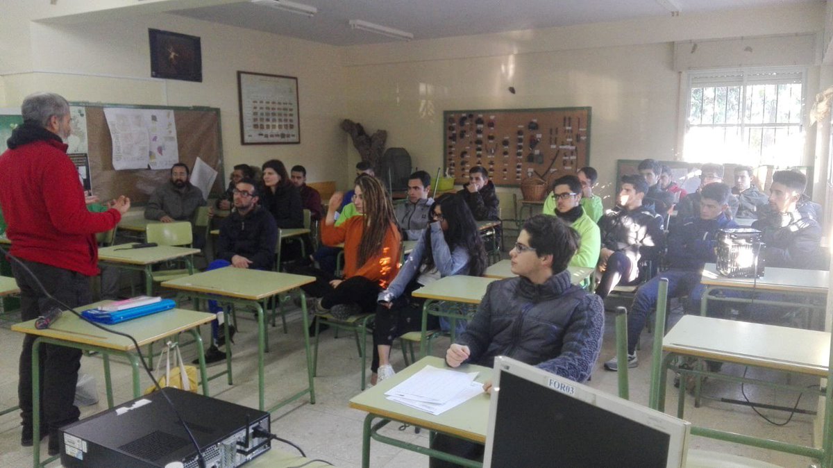Conhabit's tweet photo. @Conhabit begun today in the @cicloforestal the #forestrytraining in the province, with a theoretical session so that their students learn how to #integradte #conservation in their future #forestrywork
#JimenadelaFrontera #Cadiz #priorityhabitats #Natura2000 https://t.co/qWwhCfM94h