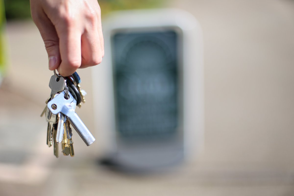 LtdKnight's tweet image. Private security steps in how to protect homes.

With a rise in burglaries and a reduction in convictions, how can you better protect your home from crime?
knightsecuritygroup.com/2019/01/23/ris…
#homesecurity, #privatesecurity, #convitions, #homesecurity, #homeprotection