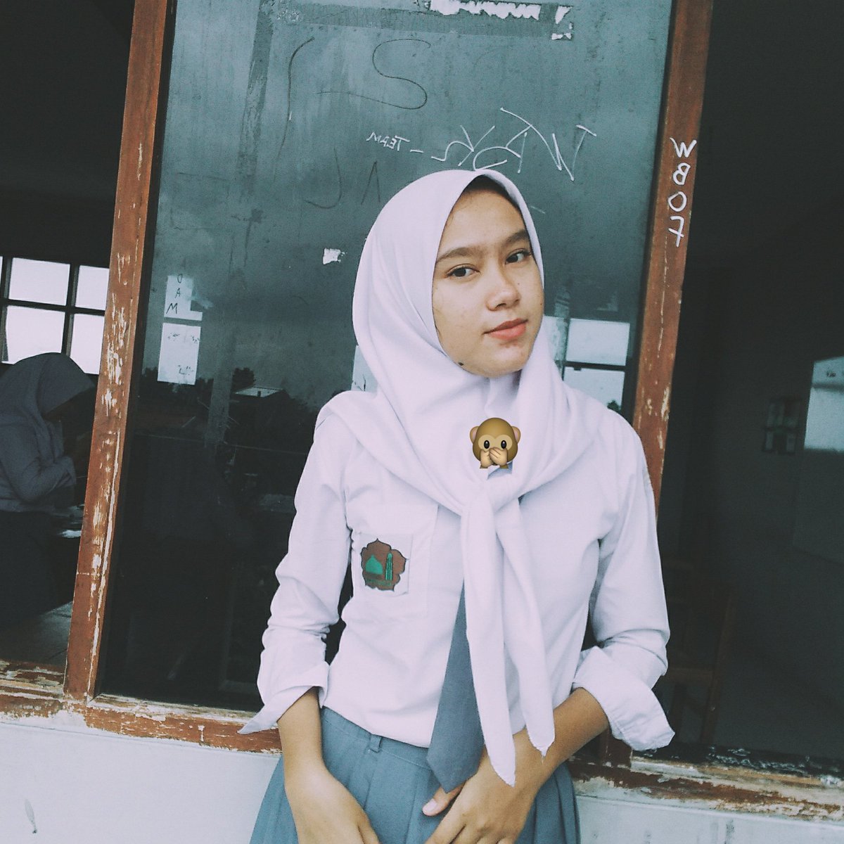 Yuliahyni's tweet photo. #malutanggalmerah saya masih aja mikirin laporan prakerin https://t.co/wKqMisc3kA