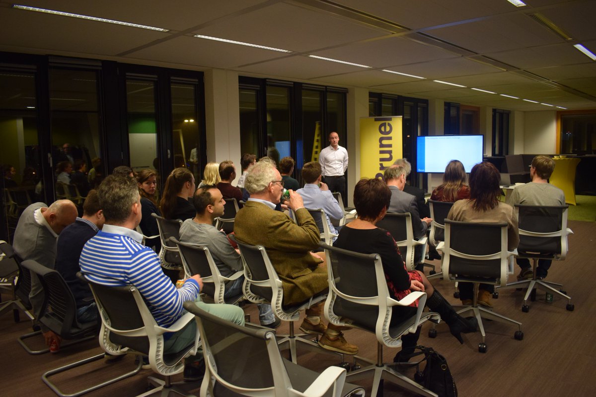WISVCH's tweet photo. Last Friday, the alumni new-years drink took place at @Brunel_Engineer. It was a pleasant evening with an interesting talk from e-dean of EEMSC and ambassador of Christiaan Huygens, Rob Fastenau. We look forward to seeing our alumni again at the barbecue this summer! https://t.co/F7YQkjHpde