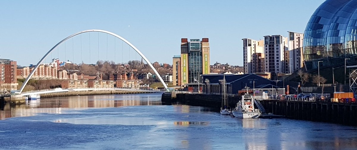 ob83_Matt's tweet photo. Lovely 🌞 &amp; bright blue skies view of the office this lunchtime in #Newcastle with @HMSExample alongside on the @RoyalNavy / @RNReserve  #HMSCalliope pontoon in #Gateshead #MondayMotivation #Tyne #TyneBridge #Northumbria https://t.co/AtqNa00fJb