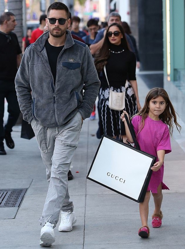 Alyssa X: "Penelope Disick, 6, leaving the Gucci store in Beverly Hills (in Gucci shoes) with a shopping bag almost as as she https://t.co/W4xCKtmIeg" / X