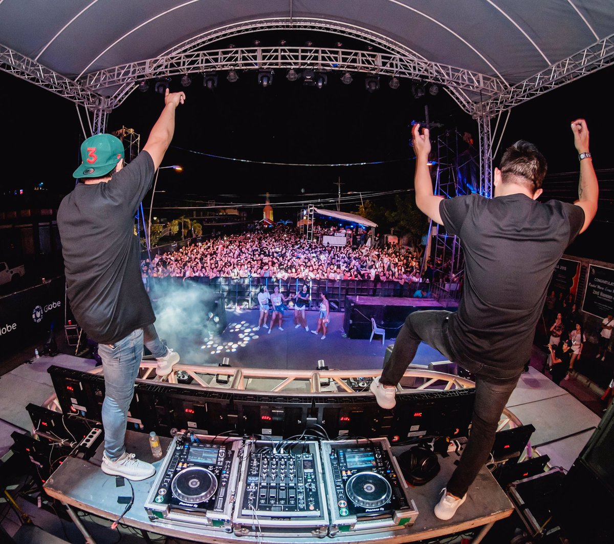 marcmarasigan's tweet photo. Ill City, you were amazing as always! Thank you, Dinagyang Love Dance 2019! 💕 

#LawXBeast #MarcMarasigan #VictorPring https://t.co/ccgdsukNCx
