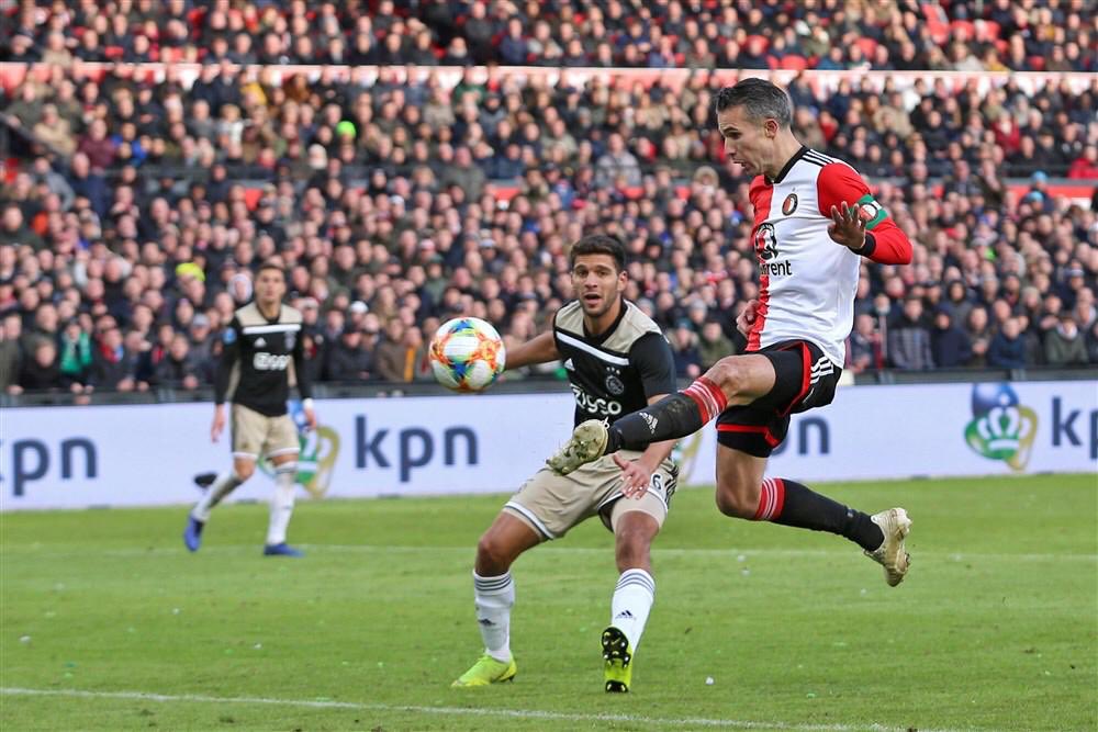 Robin van Persie tweet media