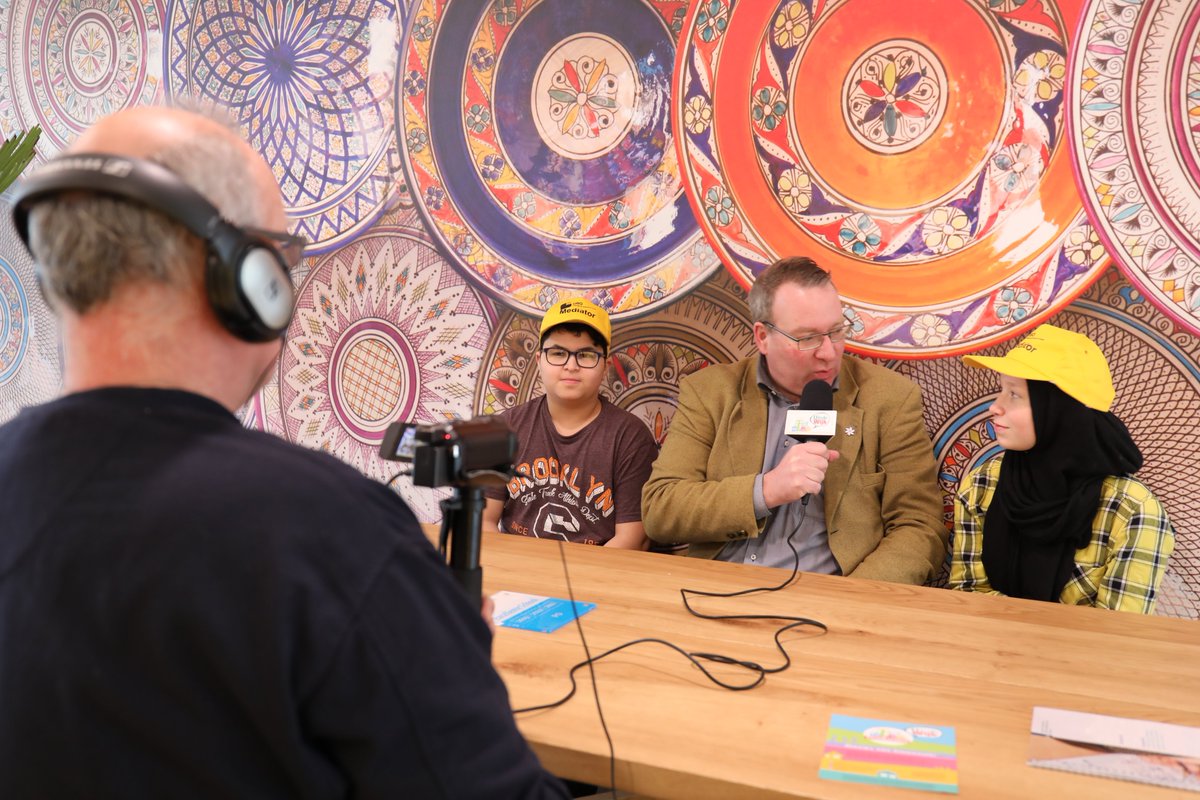 Vandaag werden twee van onze mediatoren geïnterviewd door <a href="/UindeWijk/">U in de wijk</a>. Zij mochten wat vertellen over hun belangrijke taak op onze <a href="/VreedzameSchool/">De Vreedzame School</a>! Nieuwsgierig naar wat zij vertellen? Kijk dan morgen na het 18:00 jounaal op <a href="/rtvutrecht/">RTV Utrecht</a>.