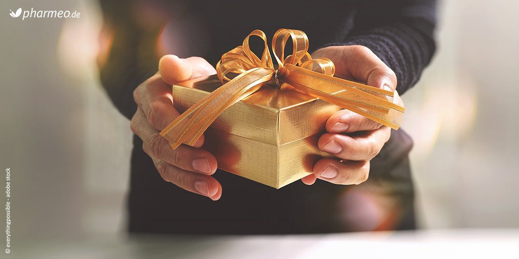 Pharmeo's tweet photo. Ob für Ihn, für Sie, für Babies und Kinder oder das Haustier. Der Valentinstag steht vor der Tür und vielen fehlt ein Geschenk oder eine Idee für ein Geschenk. In unserem Themenshop haben wir Produkte passend zusammengestellt. Hier geht es zum Themenshop: https://t.co/Gf71wPBkZt https://t.co/IqR8ptI6Zf