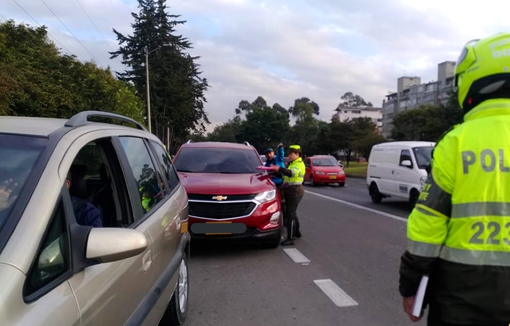 SectorMovilidad's tweet image. 🚨Operativo de control para verificar cumplimiento del carril preferencial en la Av. Boyacá y carril escolar en la Autonorte

📋 69 Comparendos
🚔 12 Inmovilizados

Por una #MovilidadMejorParaTodos