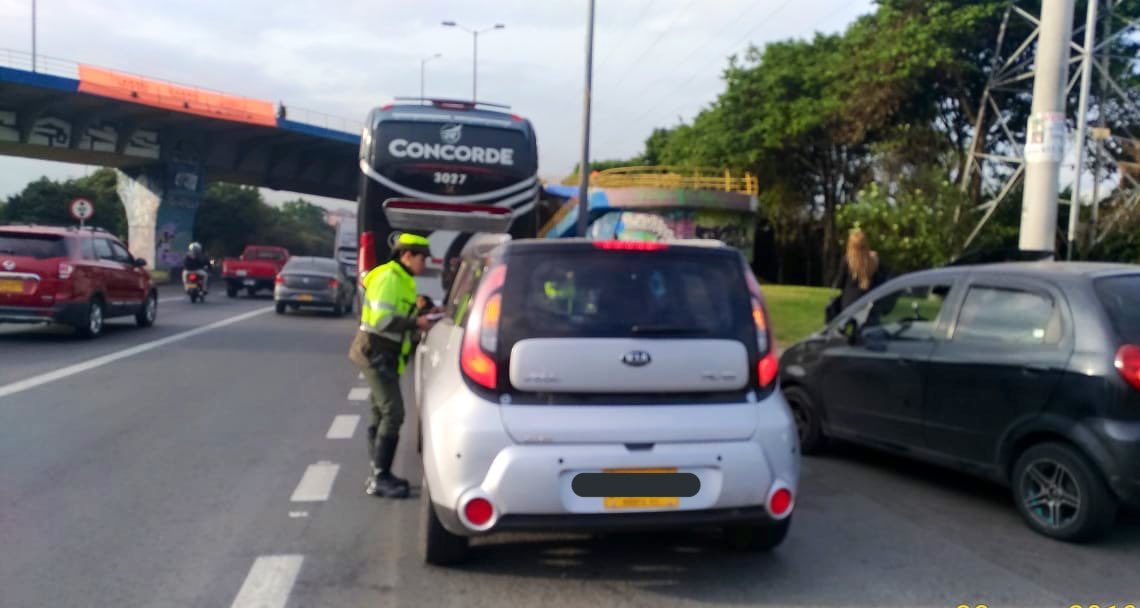 SectorMovilidad's tweet image. 🚨Operativo de control para verificar cumplimiento del carril preferencial en la Av. Boyacá y carril escolar en la Autonorte

📋 69 Comparendos
🚔 12 Inmovilizados

Por una #MovilidadMejorParaTodos