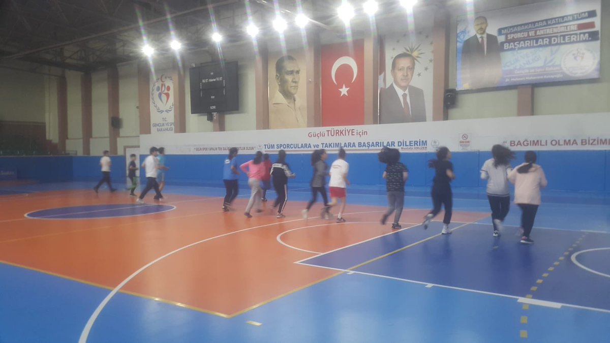 GSB_Nevsehir's tweet photo. #SporTutkunOlsun 
Hentbol sporcularımızın antrenmanları 🤾🏻‍♂️🤾‍♀️
@kasapoglu @hamzayerlikaya @sinanaksu @ihsanselimb @mehbaykan @m_unluer https://t.co/VSP5OeXLsO