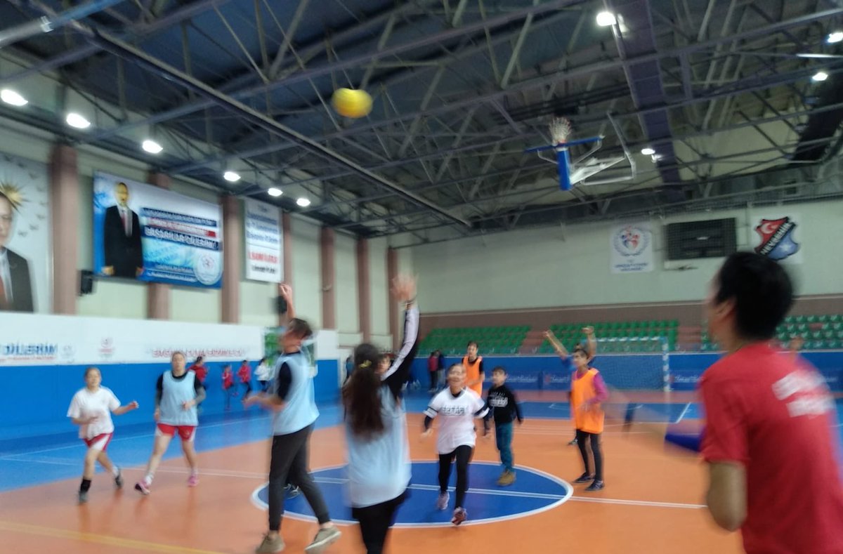 GSB_Nevsehir's tweet photo. #SporTutkunOlsun 
Hentbol sporcularımızın antrenmanları 🤾🏻‍♂️🤾‍♀️
@kasapoglu @hamzayerlikaya @sinanaksu @ihsanselimb @mehbaykan @m_unluer https://t.co/VSP5OeXLsO
