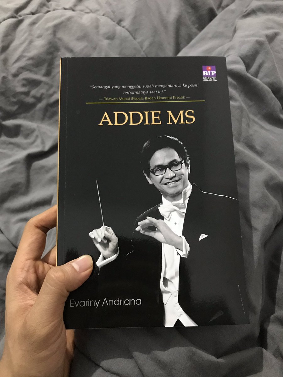 barryitem's tweet photo. Lagi baca bukunya mas @addiems https://t.co/r5gkz8pZta