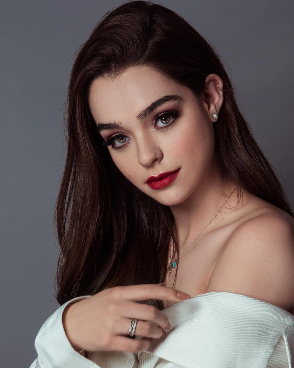 LikeLa_INDO's tweet photo. Ella es un Ángel 
Maca es muy bella 
#LikeLaLeyenda https://t.co/BvnXmW2yOw