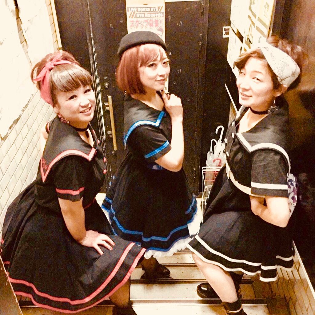 muchokawamura's tweet photo. チェリーボウイには今やってるBurrowsでも素晴らしいバンドと出会わせもらってるけど、こんな一同に会することってなかなか無い!
祝!!サザナミレーベル15周年半!!! 神戸でルルリルラ〜!出られることに感謝を込めて演奏するわ!!
#日本発狂 #鮫肌尻子とダイナマイト #VelvetGoGo #ThePortpiaJapan https://t.co/reGj1o8HCo