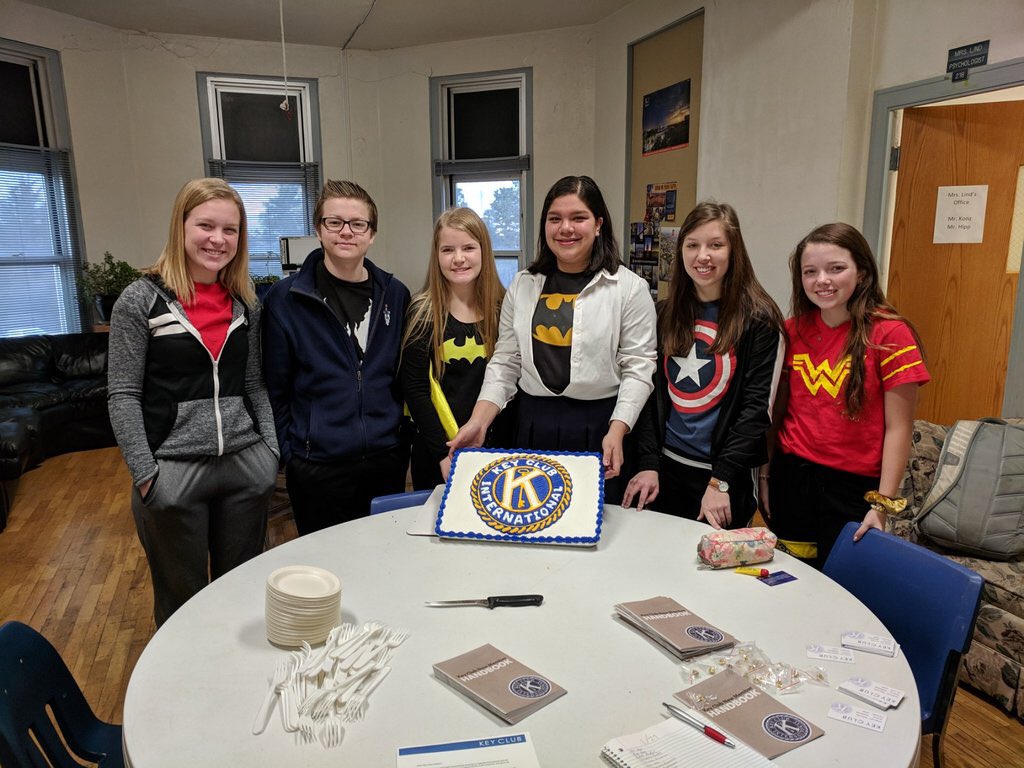 KeyClubTMP's tweet image. This morning we celebrated all our new members with cake!! Thank you all for your dedication to Key Club!