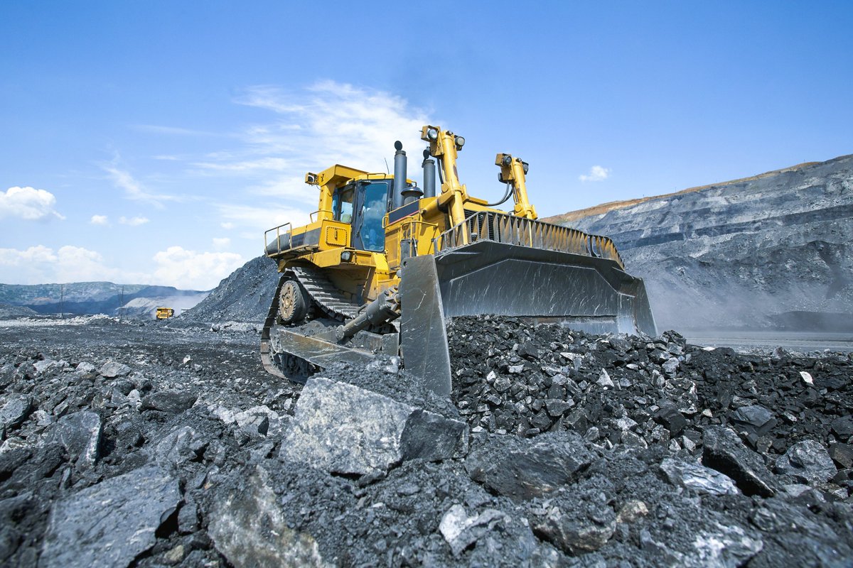 im_mining's tweet photo. #Mining #undercarriage major #Berco, part of the #ForgedTechnologies group of @thyssenkrupp_en, is launching its #PlatinumLine for the #aftermarket at @baumaOfficial 2019; inc the 800 HP #trackchain for #heavyduty mining #dozer applications #futureofmining https://t.co/cjzRT93iLZ https://t.co/M0WEIjV9oQ