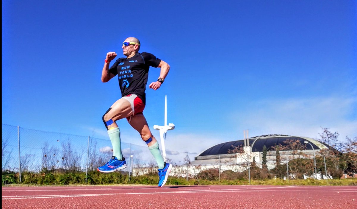 axe75's tweet photo. Menos de dos semanas para la @mitjabarcelona y el viento no es excusa para entrenar.
Calzo las @SauconySpain #guideiso2 que llevaremos los Pacers para ayudaros a cumplir vuestro objetivo de tiempo https://t.co/RpPwaUlQax