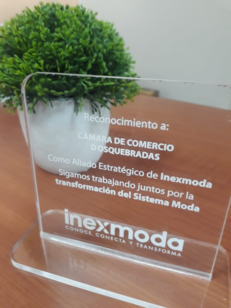eje_moda's tweet photo. Reconocimuiento Aliados Inexmoda - Cámara de Comercio de Dosquebradas https://t.co/H69R9hluEm