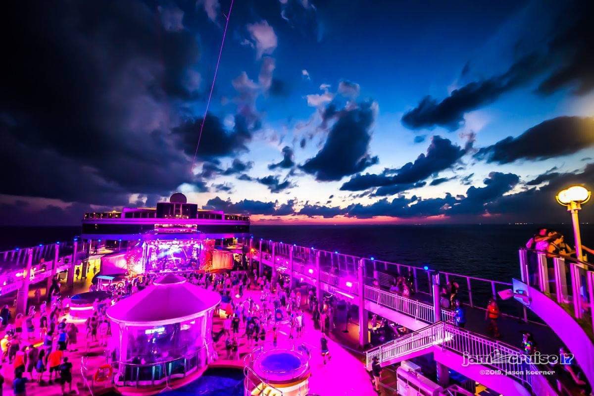JasonKoerner305's tweet photo. @jamcruise images are live on my FB page.  #JamCruise17                     https://t.co/nKN4r69T0f https://t.co/jsBvxpjdh7