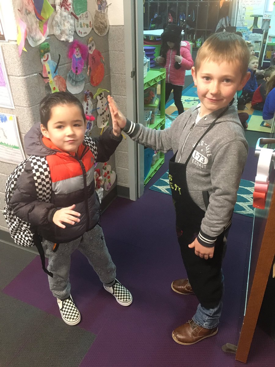 MrsGarrettNKC's tweet photo. Our class greeter is a favorite way to start the day! #Maplekinderstars #ssdpride #thisweekatmaple #warriorscreate @MapleWarriors https://t.co/VLEPdr55Kq