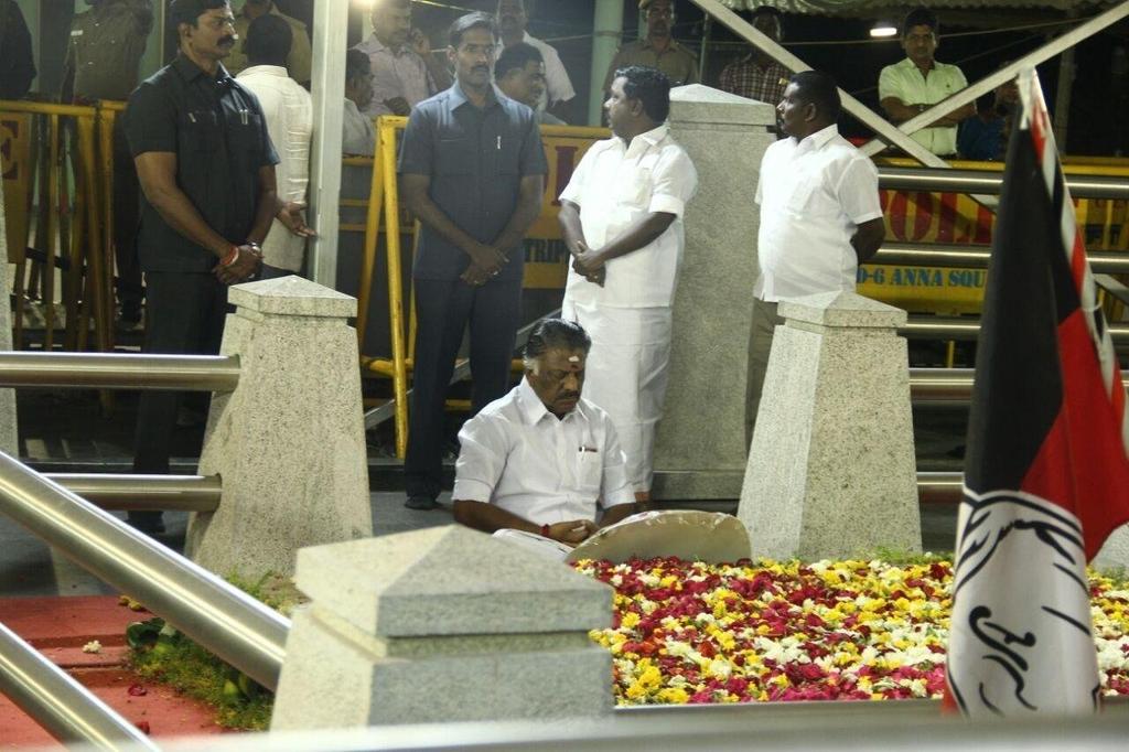 BoseSelva8's tweet photo. மரணத்தில் சந்தேகம் என்று மலிவான அரசியல் விளம்பரம் தேடியவனே.. 10% தான் இது என்று சொன்ன ஈனப்பிறவியே.. சந்தேகத்தை தீர்க்க அமைக்கப்பட்ட ஆணையத்தில் ஆஜராக அஞ்சுவது ஏன் ?? #FraudOps #420Ops #ImpotentOps https://t.co/GwvOnYhgGG